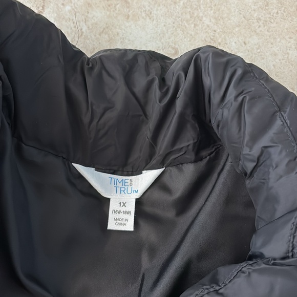 Time and Tru puffer jacket - Picture 3 of 3